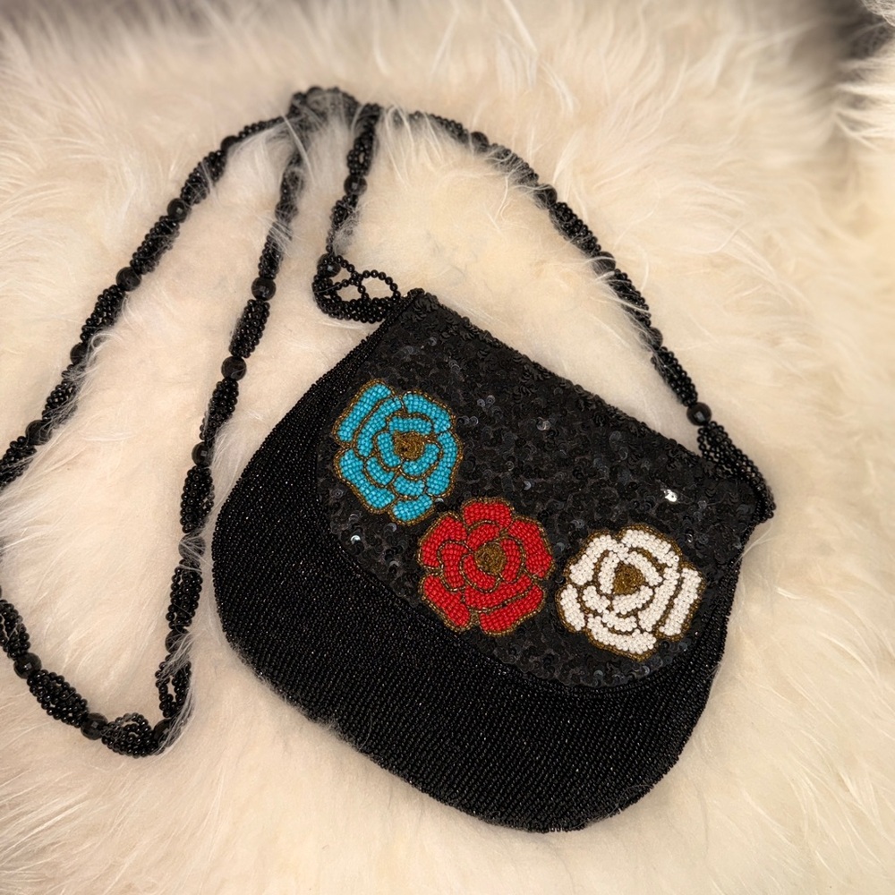 Chic Black Beaded Crossbody Bag with Floral Design - Picture 3 of 5
